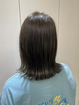 エムタニグチミュー(MTANIGUCHI Mieux) ミディアム/外はね/マット/オリーブグリーン/顔周りカット/小顔