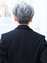ビュートリアム 福岡(BEAUTRIUM) 左右のバランスを変えたアシンメトリーショートカット