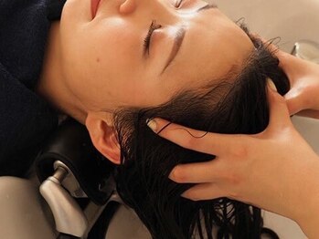 マルコ(marco)の写真/【頭皮から髪質改善♪】時間がゆったり流れる落ち着いた癒しの空間で至福のスパタイムを…。