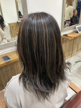 ノーム 横浜(NORM) 白髪ぼかしハイライトカラー