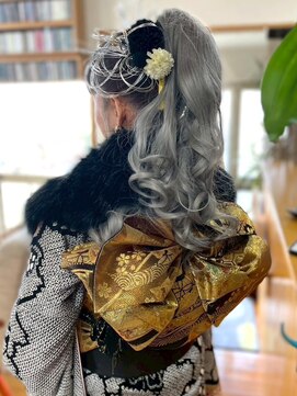 ロイオブジゼル(roi of GiseL) ヘアセット 成人式 卒業式 振袖 袴 タイトシニオン カチモリ