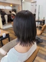 ジェナ(Jena)&nbsp;外はねボブのダークグレーカラー