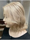 レイヤーカット　顔周りレイヤー　ブロンドヘア　ケアブリーチ