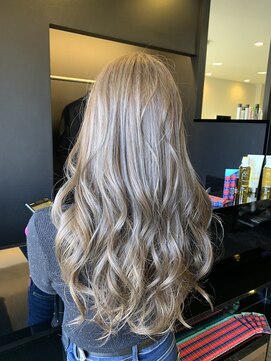 サローネデ アグスティナ バイ サンバンチ(salones de agustina by sanbanchi) 外国人風アッシュベージュ