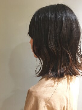 トレパルッキエーレサカイ(tre parrucchiere sakai) 〔-tre-〕外ハネ×ロブ　髪質改善