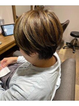 シー 東橋良店(She) ショートボブハイライト　30代、40代、50代