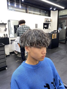 メンズサロンドットリアン(dot. lien) ゆるめ波巻きスパイラルパーマ ハイライトメッシュ