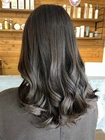 ビスクヘアデザイン(bisq hair design)&nbsp;韓国風　前髪カット　艶髪　くびれ巻き　サイドバング