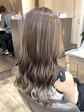 アルターリール(aL ter Rire) カール/セミディ/シアーカラー/姫カット/鎌取/中村郁未