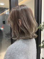 バベル アット フルリール 甲子園口(BABEL at fleurir) 立体感ハイライトに赤味を抑えたグレージュのボブ