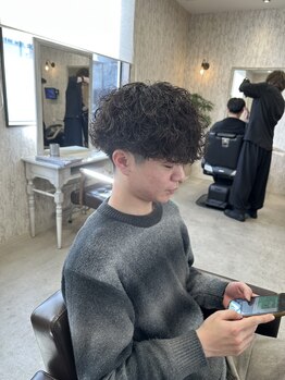 シンバ(Simba)の写真/自然な毛流れでナチュラルオシャレヘアに!髪の傷みが気になる人にも人気[宇都宮/メンズパーマ]