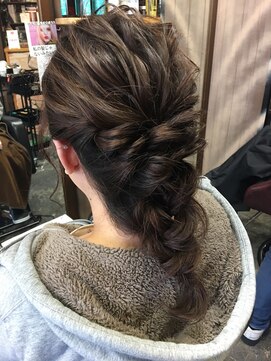 オーバーキャプテンネイキッド(OVER CAPTAIN NAKED) お呼ばれヘア巻き下ろしアレンジ