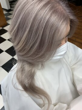 ヘアーデザインサロン スワッグ(Hair design salon SWAG) white color