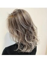 カルラ(Karra)&nbsp;アッシュブラウンハイライト