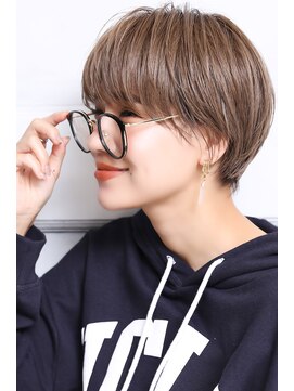 クラッチ ユニ(CLUTCH uni) 大人可愛い小顔美髪前下がりショートボブ丸みショートA5