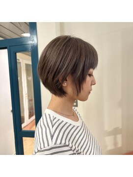 リアン(Lian) 大人ブリーチカラーで透明感ショート