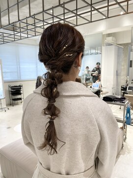 ロイリー バイ ローウェ 立川(Loely by Louwe) 編みおろし 金箔 アレンジ