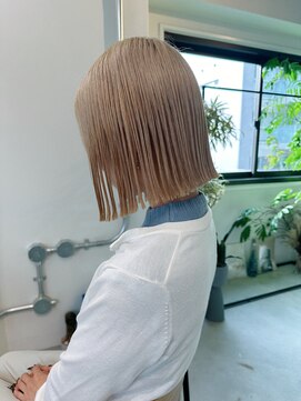 フェイヴィーズ(FavyS) ブロンドパツッとラインヘンリーボブ