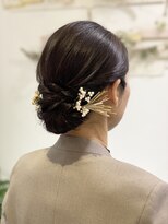 お着物でも洋服でもどちらもイケるシンプルシニヨン