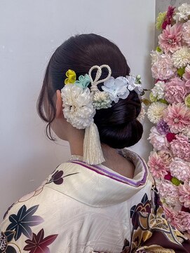 エム インターナショナル 春日部本店(EMU international) 着物に合う低めタイトシニヨン/成人式ヘア/前撮りヘア