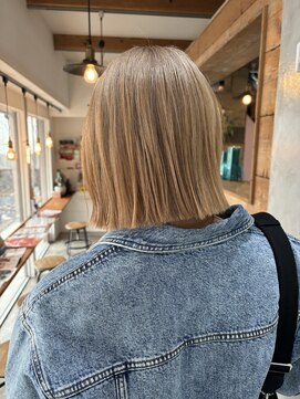 ルームスヘアー(Rooms Hair) 【イマイケ】ハイトーン／切りっぱなしボブ