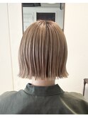 切りっぱなしボブ&ハイトーンカラー