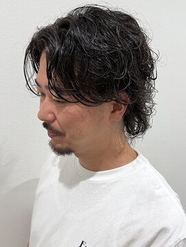 ヒュイル バイ ニアウ(Hwyl by Niau) メンズ波巻ウルフパーマサーフカールスパイラルパーマ刈り上げ