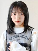 毛先内巻きワンカールで動きのある暗髪ロブ