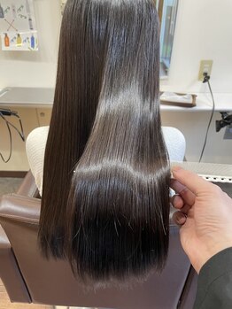 こだわりのトリートメントで、あなたの髪に最上級のツヤと潤いを―。内側から輝く美しい髪を手に入れて♪