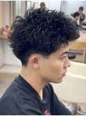 テーパーフェードスパイキーパーマ