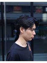 シーンバイラッド ヘルム(SCENE by RAD helm) 清潔感と束感が魅力のビジネスセンターパートメンズカット艶感