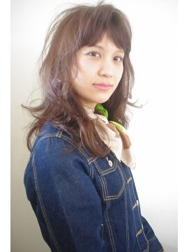 アンバースデー(UNBIRTHDAY) ロング/揺れ感/ニュアンス束感ウェーブ/イルミナカラー