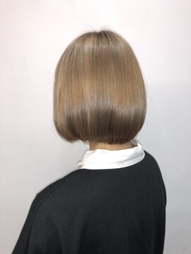 エムスリーディー アルル 赤坂店(M3D alulu) ミルクティーアッシュベージュ