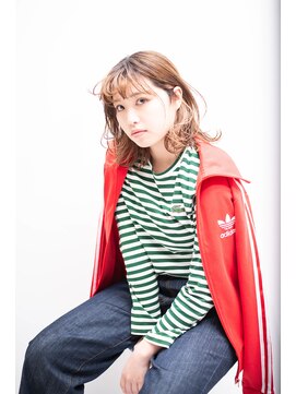 ビハインドザカーテン(BEHIND THE CURTAIN) 抜け感ベージュ×シアーカラー×大人ミディ