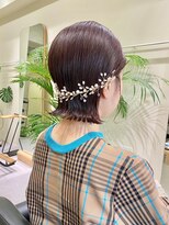 フイ(HUI)&nbsp;20代30代大人可愛いアッシュベージュくびれボブ耳掛け透明感