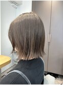 ミルクティーアッシュ_切りっぱなしボブ_アッシュベージュ_
