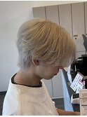 センターパートウルフ+ホワイトブランド