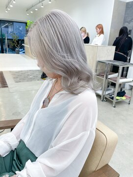 ニュート(Neut ) ホワイトシルバーカラー/ケアブリーチ/ハイトーン/名古屋