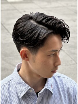 ドルクス 上野店(Dorcus) ニュアンスワンカールパーマ　センターパート　刈り上げ