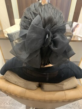 ルカリエ(LUCA:Rie) 派手すぎず地味すぎずちょっとオシャレにヘアアレンジ