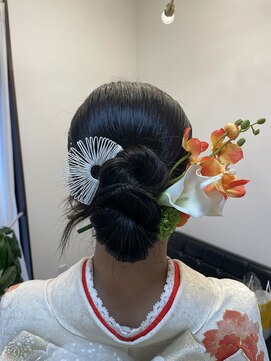 ミテ(miitte) タイトシニヨンヘアセット