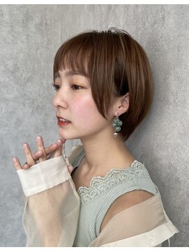 アグラントープ(a Gland taupe) 耳かけショートボブ美シルエットミニバング