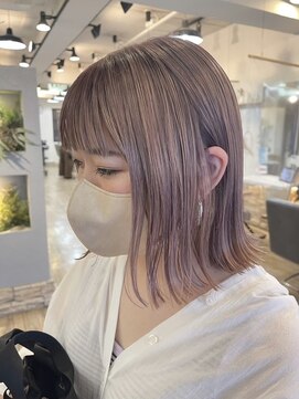 ヴィサージュバスク(VISAGE ba.s.k) 骨格補正カットで魅せる外ハネボブ×透明感カラー