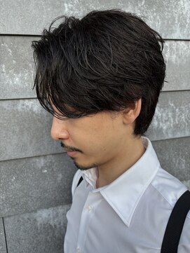 ヒュイル バイ ニアウ(Hwyl by Niau) メンズマッシュセンターパートスパイラルパーマニュアンスパーマ