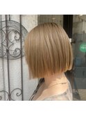 切りっぱなしショートボブ