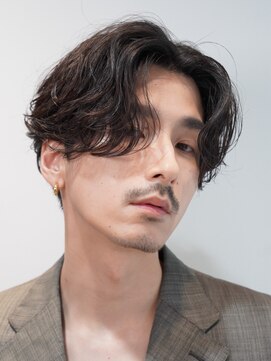 フィフス(fifth) 原宿ニュアンスパーマメンズカットセンターパートウルフ黒髪30代