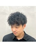 今っぽさ全開！センターパート×強めパーマ