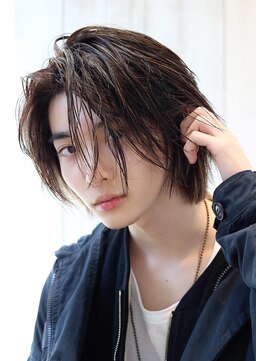 ネイビー(NAVY) メンズ ミディアムボブ ハイライトブリーチ セクションカラー