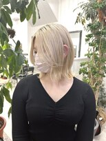 ホリー(HOLLY)&nbsp;ホワイトベージュ×フロントウルフ