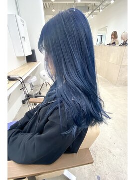 ニュート(Neut ) ネイビーブルー/暗髪/ブルー/ケアブリーチ/ダブルカラー